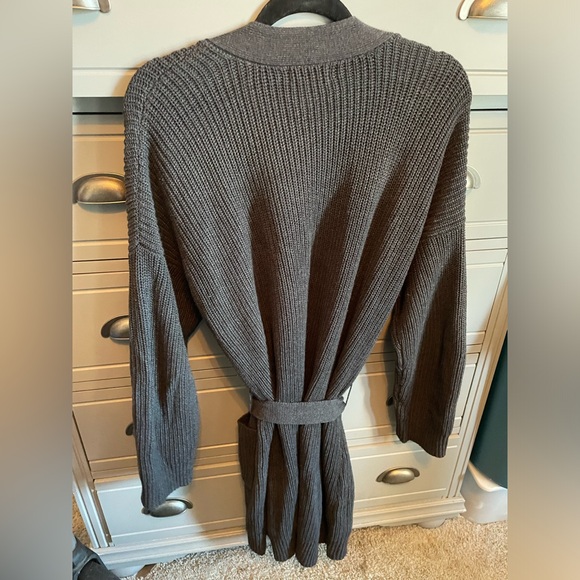 Long Belt/tie Sweater - Picture 7 of 9